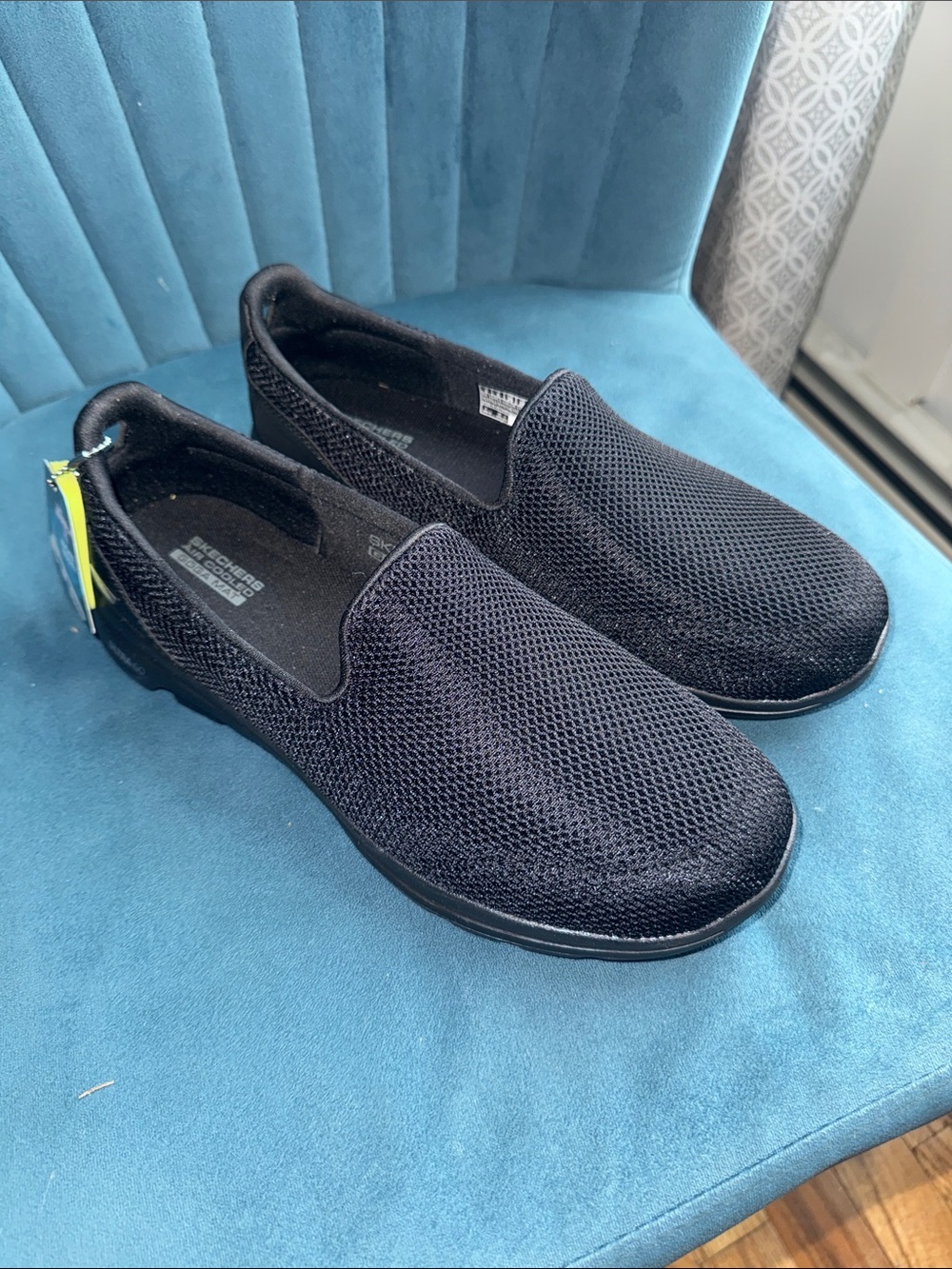 Woman’s Skechers GOwalk 5 Sneakers Sise 9